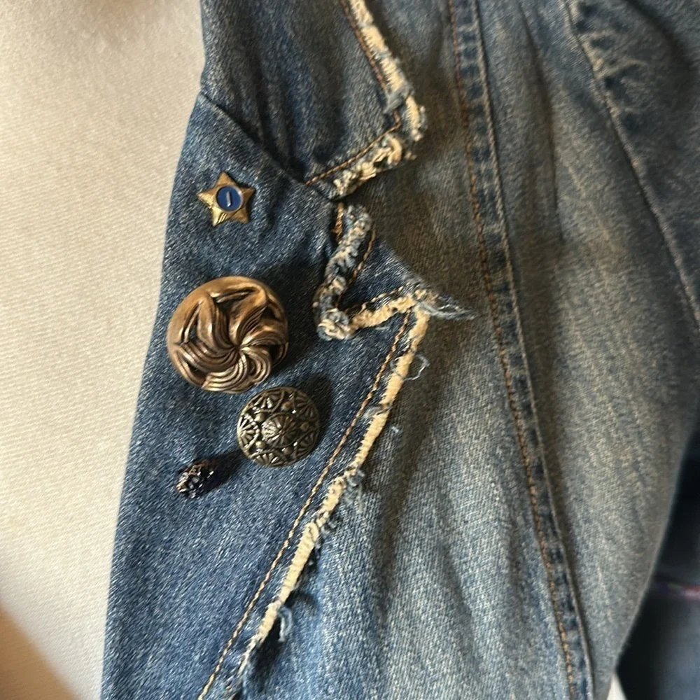 Vintage Early 2000's Hand Embellished Fitted Blazer Distressed Detail - Size 4 - Picture 3 of 7